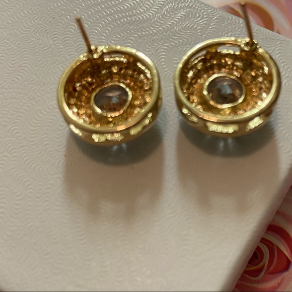 NEW Crystal Stud Earrings. - Picture 3 of 4